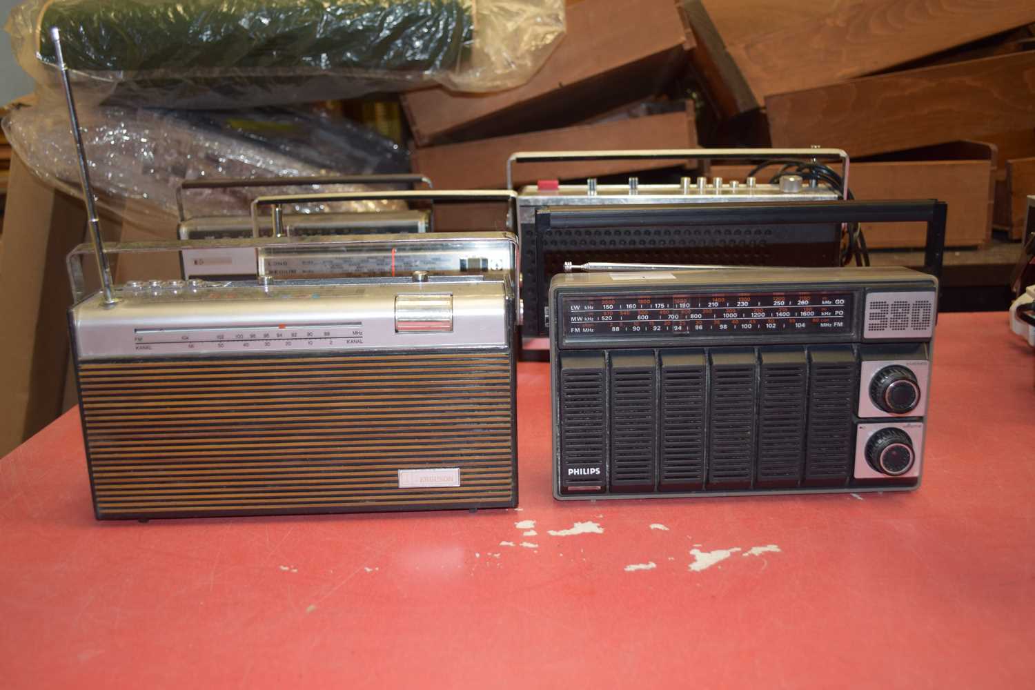 Timed auction of vintage and modern radios