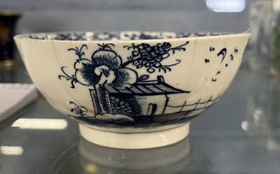 Lot 416 - A Lowestoft porcelain bowl circa 1765 with the...