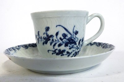 Lot 443 - A Worcester porcelain feather moulded cup and...