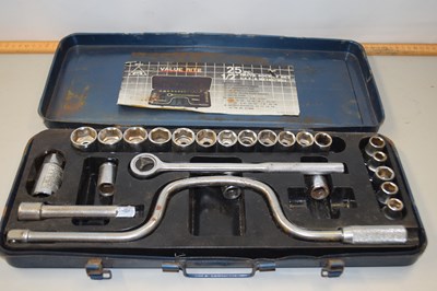 Lot 74 - A cased socket set