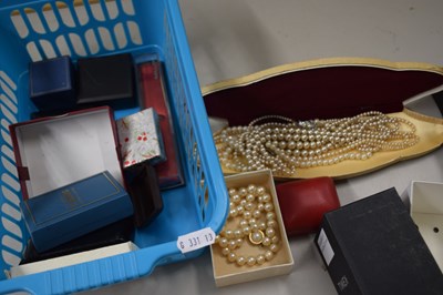 Lot 95 - Box of jewellery point of sale boxes and pearl...