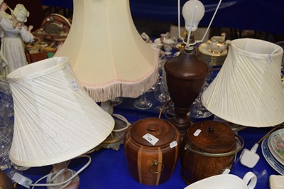 Lot 128 - Mixed Lot: Four various table lamps and two...