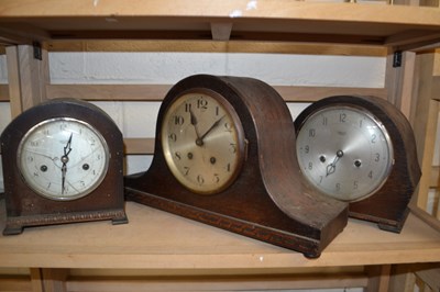 Lot 529 - Three vintage mantel clocks