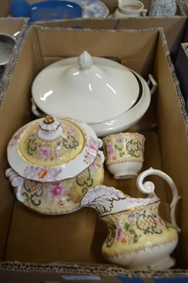 Lot 615 - Mixed lot of ceramics, cream ware tureen and...