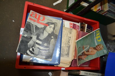 Lot 634 - Ephemera to include amature photography...