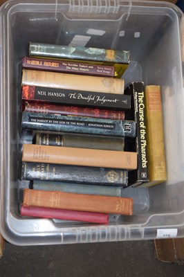 Lot 775 - Mixed box of books to include Oliver Cromwell etc