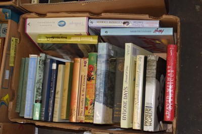 Lot 782 - Mixed bbox of books