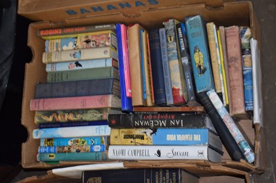 Lot 813 - Mixed box of books to include various novels