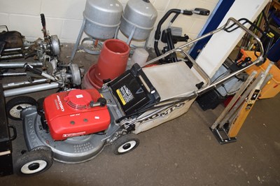 Lot 952 - Honda petrol lawnmower