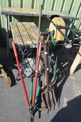 Lot 380 - Mixed garden tools