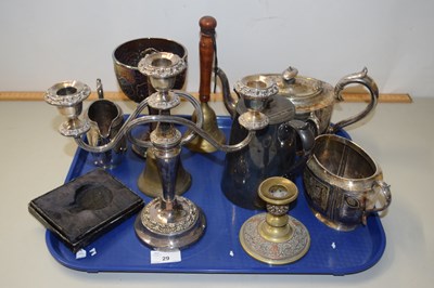 Lot 29 - Tray of mixed items to include various tea...