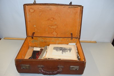 Lot 79 - Leather case containing various vintage...