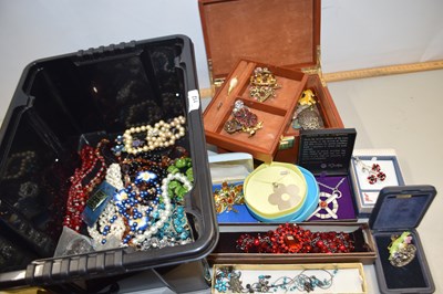 Lot 112 - Box of various assorted costume jewellery