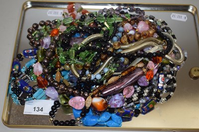 Lot 134 - Mixed Lot: Various modern necklaces