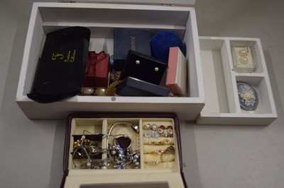 Lot 136 - Two small cases of various costume jewellery