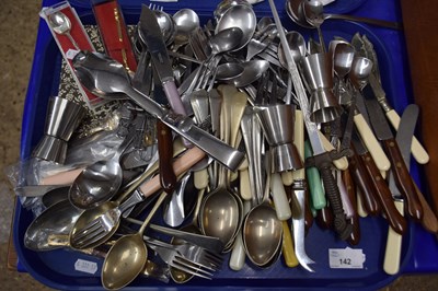 Lot 142 - Tray of mixed cutlery