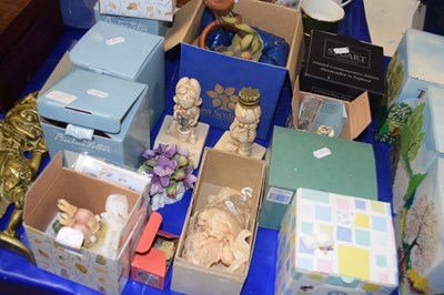 Lot 151 - Mixed Lot: Various boxed ornaments and other...