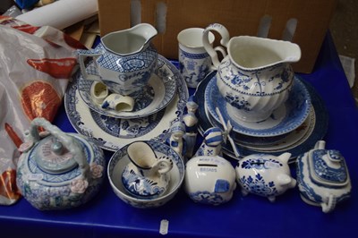 Lot 175 - Mixed Lot: Various blue and white table wares,...