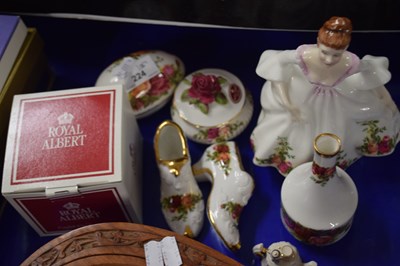 Lot 224 - Mixed Lot: Royal Albert Old Country Rose...