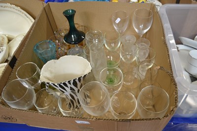 Lot 621 - Quantity of assorted glass ware to include...