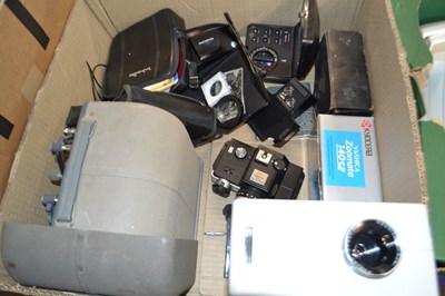 Lot 625 - Quantity of assorted cameras and projectors