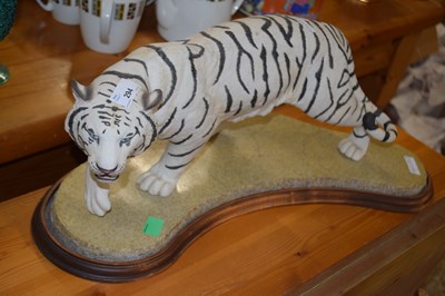 Lot 294 - Franklin Mint model of a tiger, White Majesty