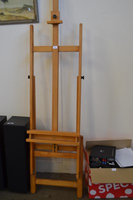 Lot 786 - Freestanding adjustable pine easel