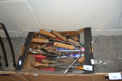 Lot 920 - Box of assorted hand tools to include chisels,...