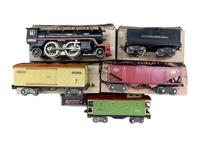 Lot 168 - A collection of boxed Lionel Lines 0 gauge...