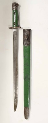 Lot 36 - 1907 British long sword bayonet and scabbard,...
