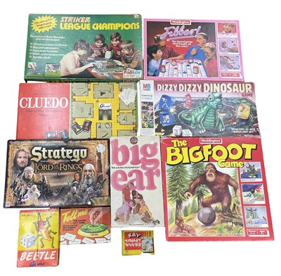 Lot 287 - A mixed lot of various vintage board games, to...