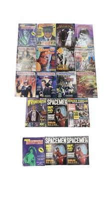 Lot 237 - A mixed lot of vintage horror film magazines,...