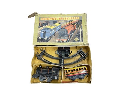 Lot 254 - A Wells Brimtoy tinplate 0 gauge train set,...