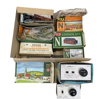 Lot 182 - A box of various railway diorama accesories,...