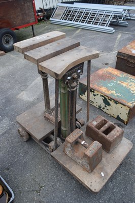 Lot 118 - Set of Avery scales, along with two Avery weights