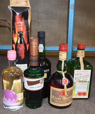 Lot 295 - Six assorted bottles of spirits and liqueurs...