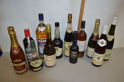 Lot 149 - Mixed Lot: Moet & Chandon champagne, Cinzano...