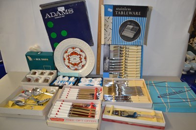 Lot 23 - Mixed Lot: Various cased cutlery, boxed tot...