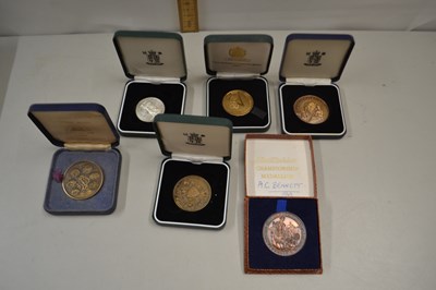 Lot 94 - Box of various assorted 20th Century...