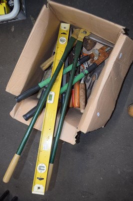 Lot 605 - Quantity of assorted gardening tools