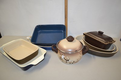 Lot 128 - Mixed Lot: Various kitchen cooking and serving...