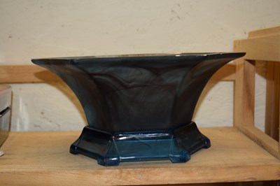 Lot 641 - Cloud glass bowl and stand
