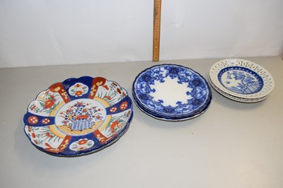 Lot 198 - Mixed Lot: Various decorated plates to include...