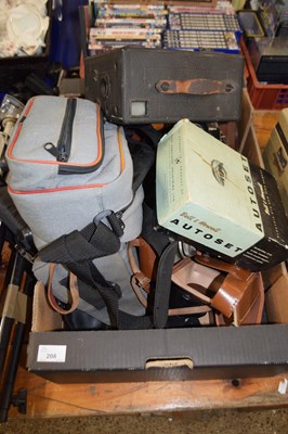 Lot 208 - Mixed Lot: Various vintage cased cameras to...