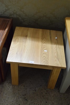 Lot 269 - Modern oak occassional table