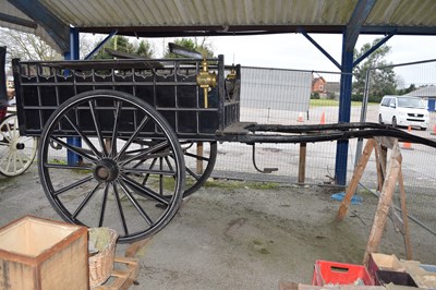 Lot 228 - Good quality market day cart, total length...