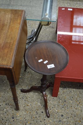 Lot 287 - Reproduction mahogany wine table