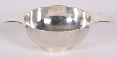 Lot 20 - Edward VII silver quach, plain polished form,...