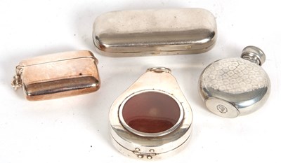 Lot 131 - Mixed Lot: Vintage silver plated vester case...