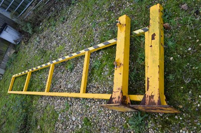 Lot 268 - Heavy duty entrance gate with support posts,...
